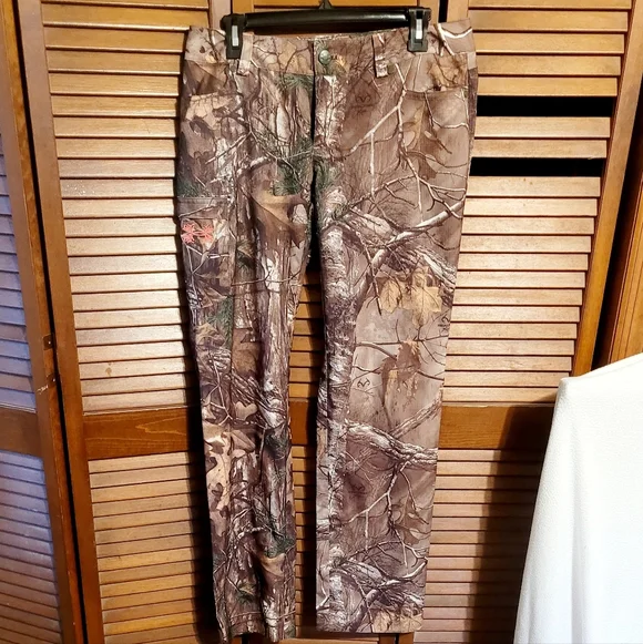 Under Armour Women's Realtree camouflage hunting pants size 8 - Picture 2 of 12